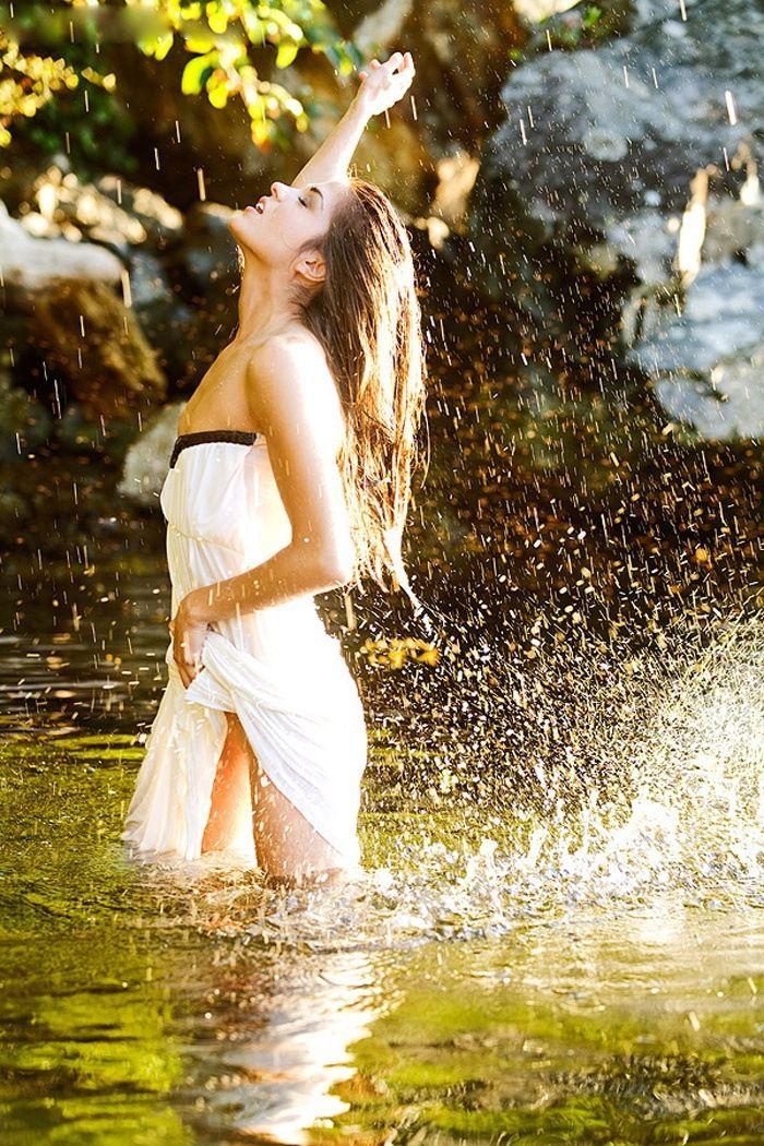 Marie Avgeropoulos in Krasnoyarsk