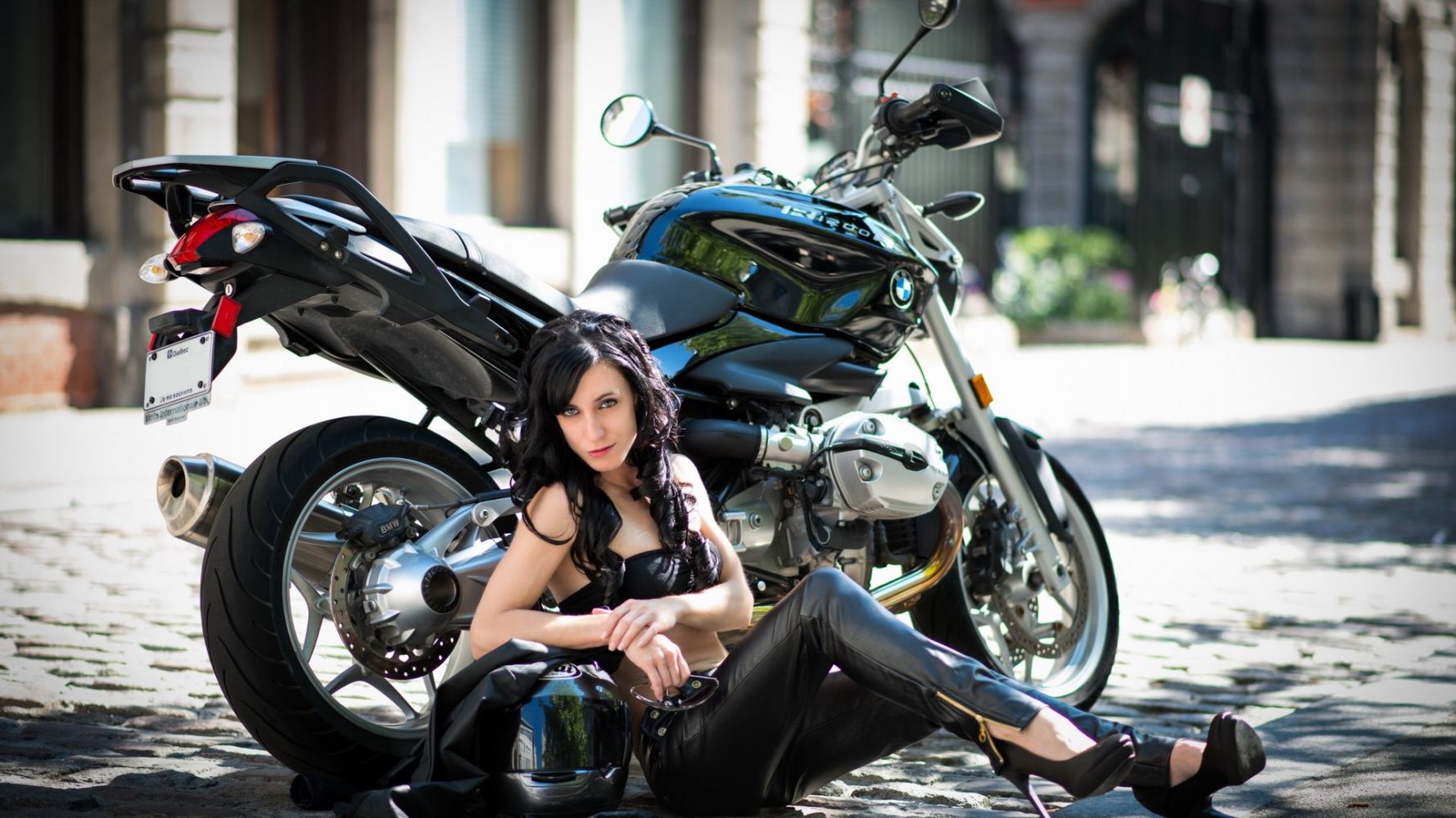 European women on bikes in Krasnoyarsk