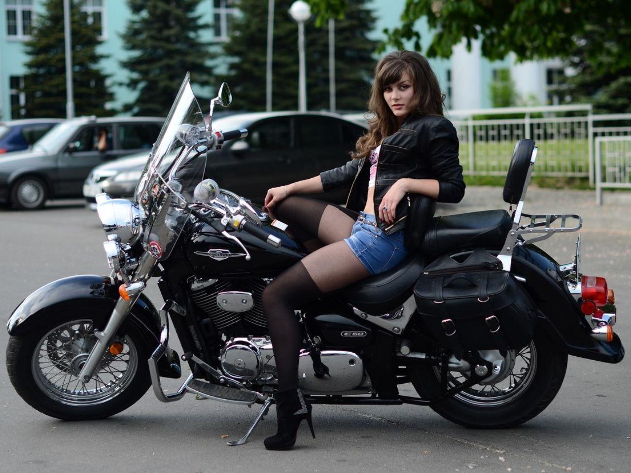 European women on bikes in Krasnoyarsk