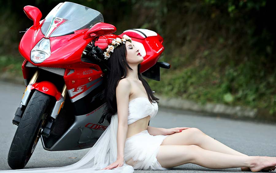 Beautiful girls and motorcycles in Krasnoyarsk