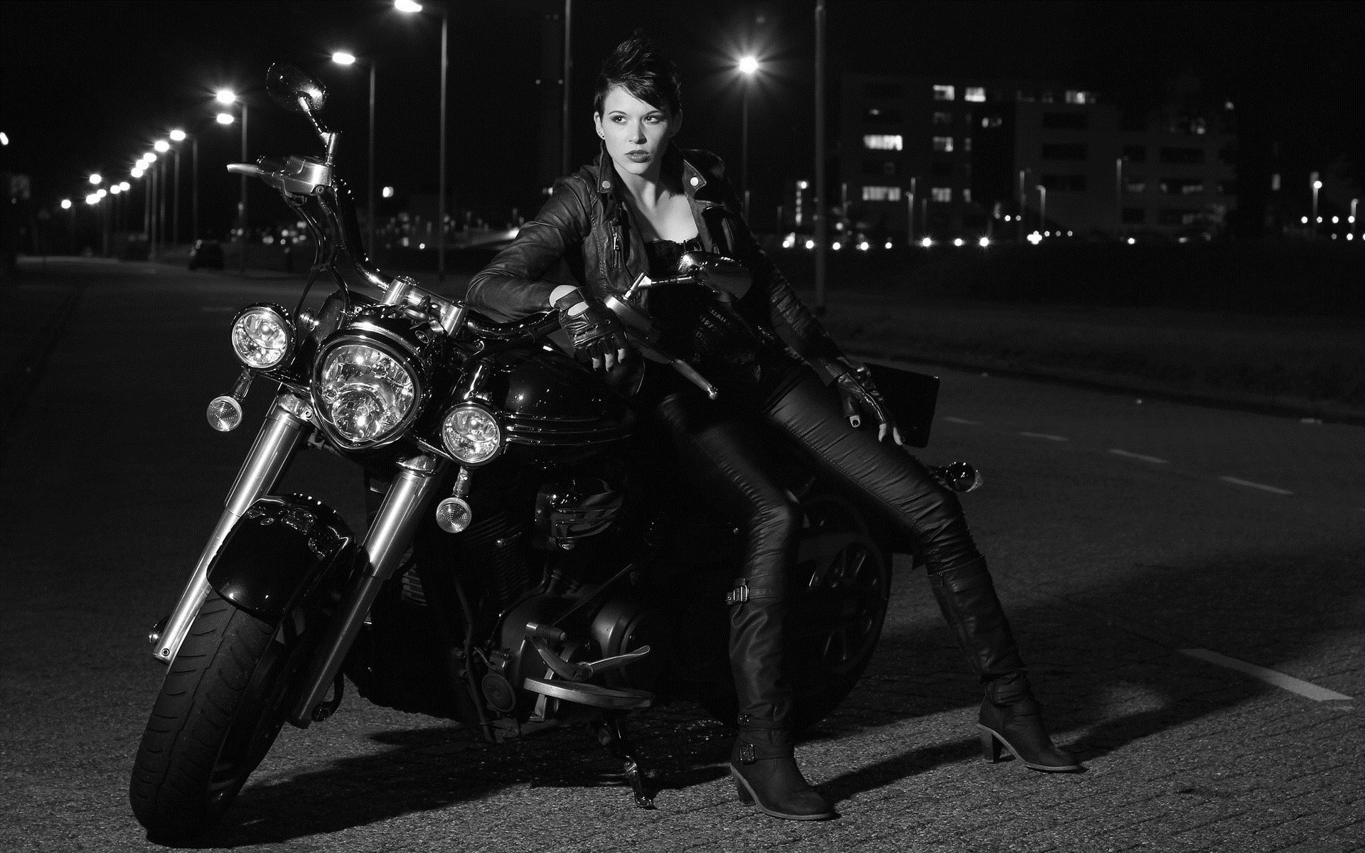 Photo Beautiful girls and motorcycles in Krasnoyarsk