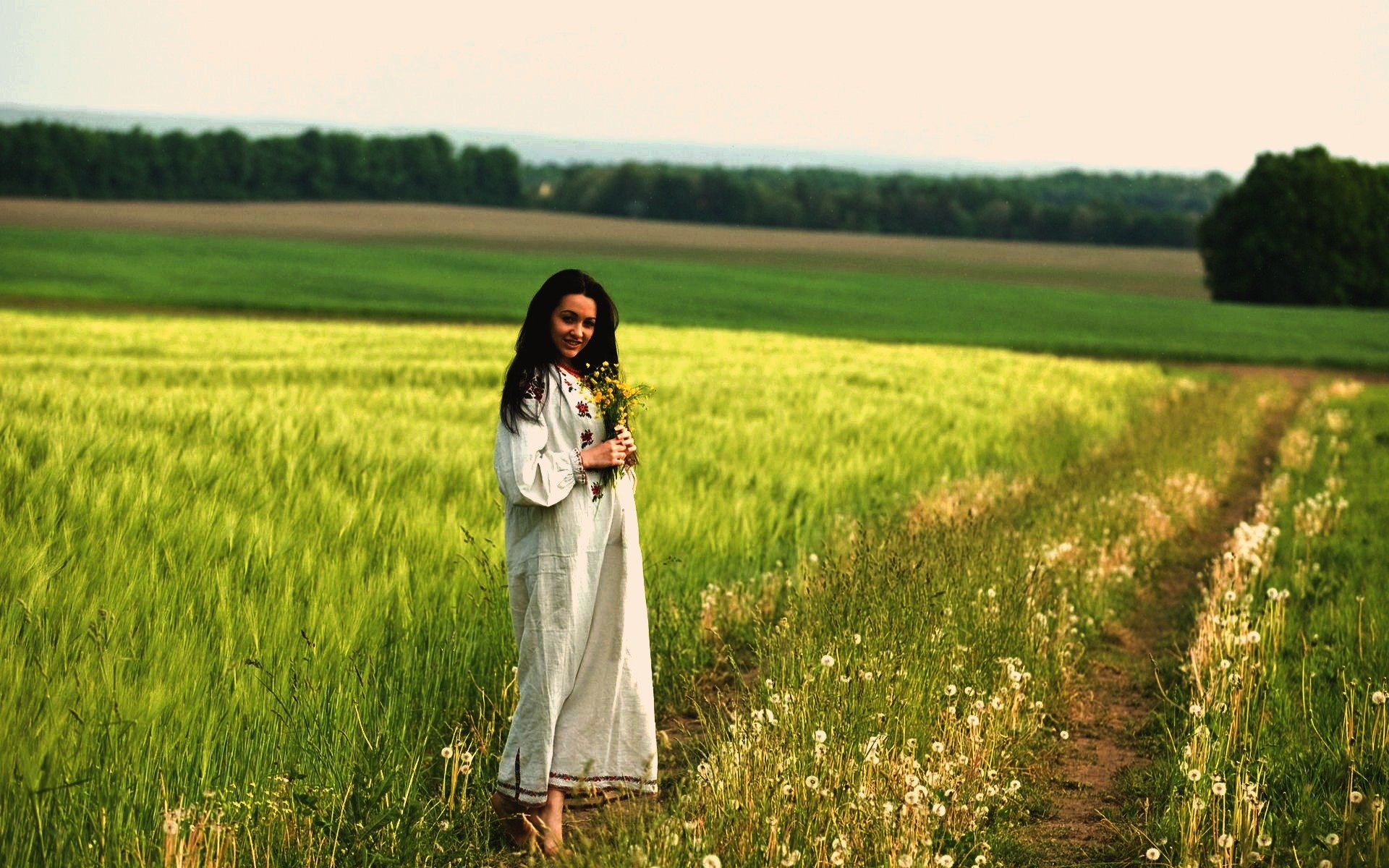 Women in Slavic costumes in Krasnoyarsk