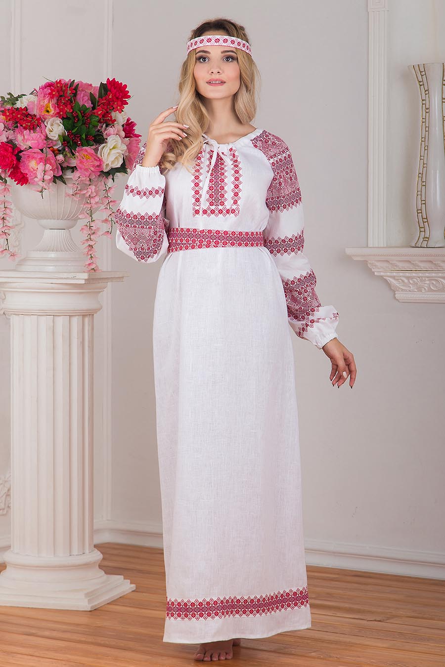 Women in Slavic costumes in Krasnoyarsk