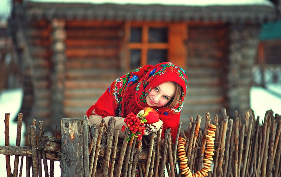 Sexy girl Women in Slavic costumes in Krasnoyarsk