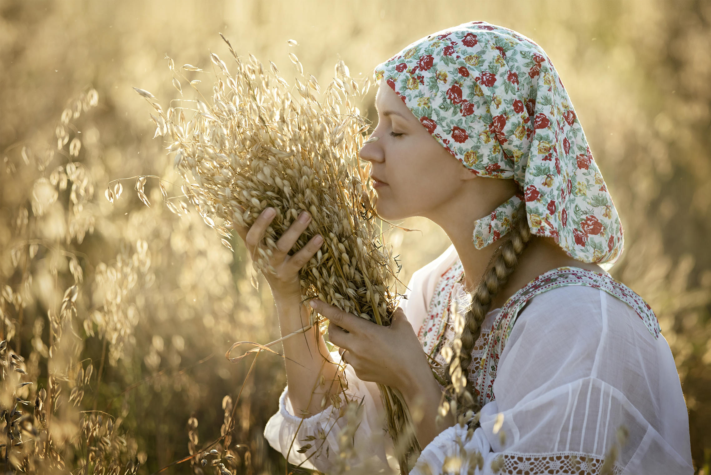 Photo Women in Slavic costumes in Krasnoyarsk