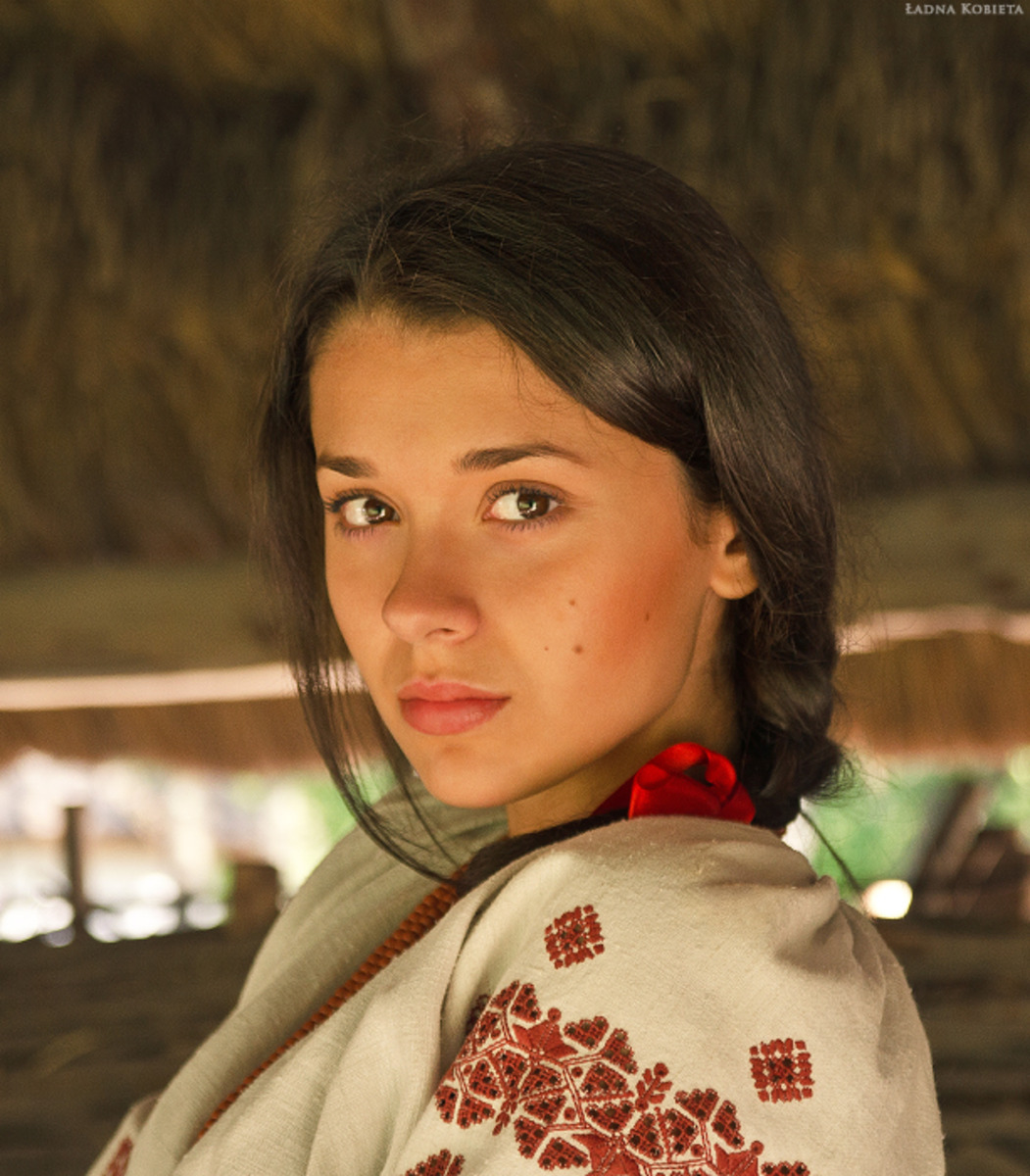Girls in Slavic costumes in Krasnoyarsk