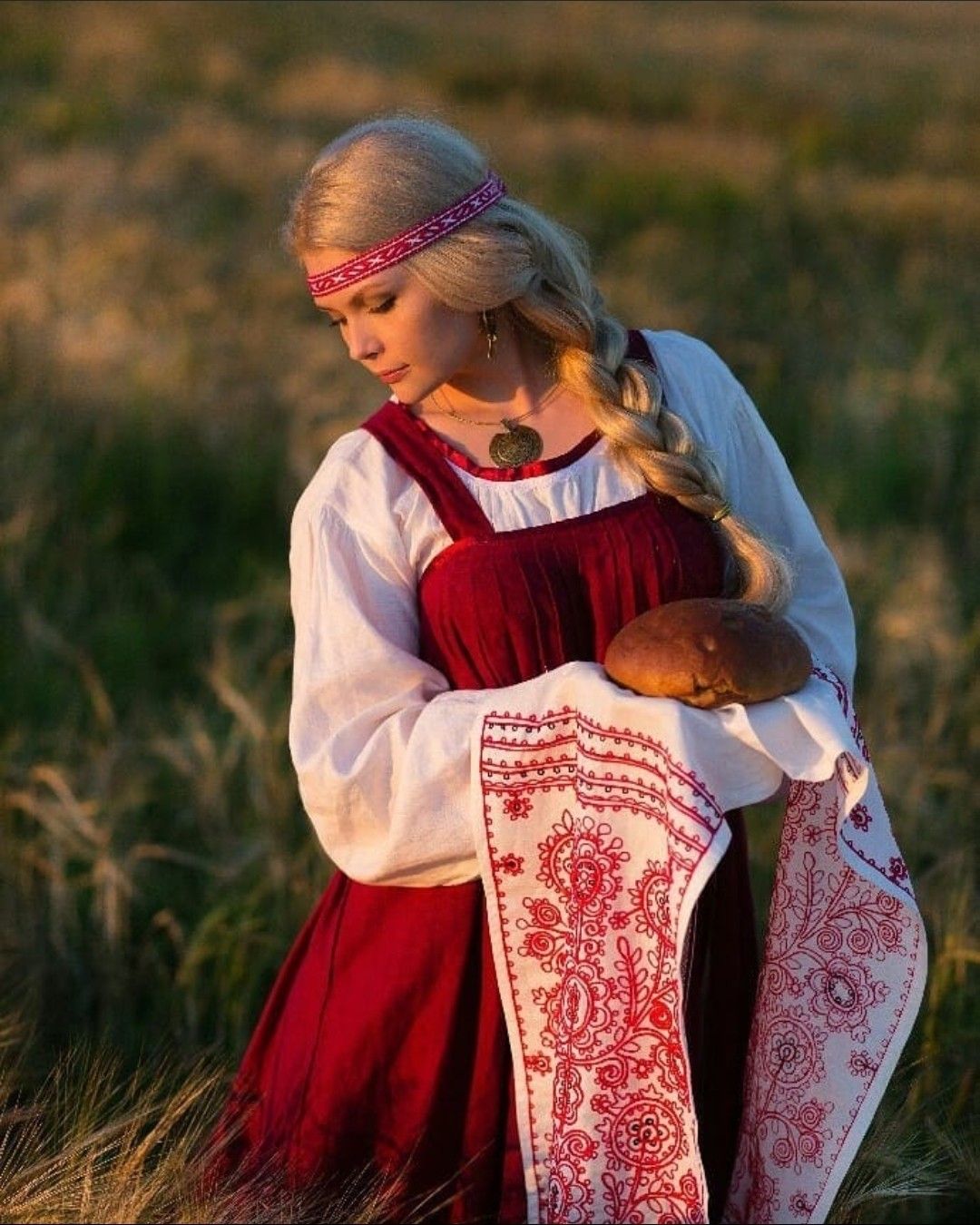 Girls in Slavic costumes in Krasnoyarsk