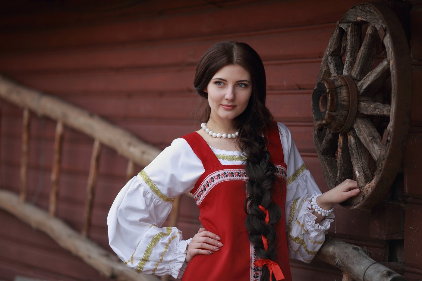 Girls in Slavic costumes in Krasnoyarsk