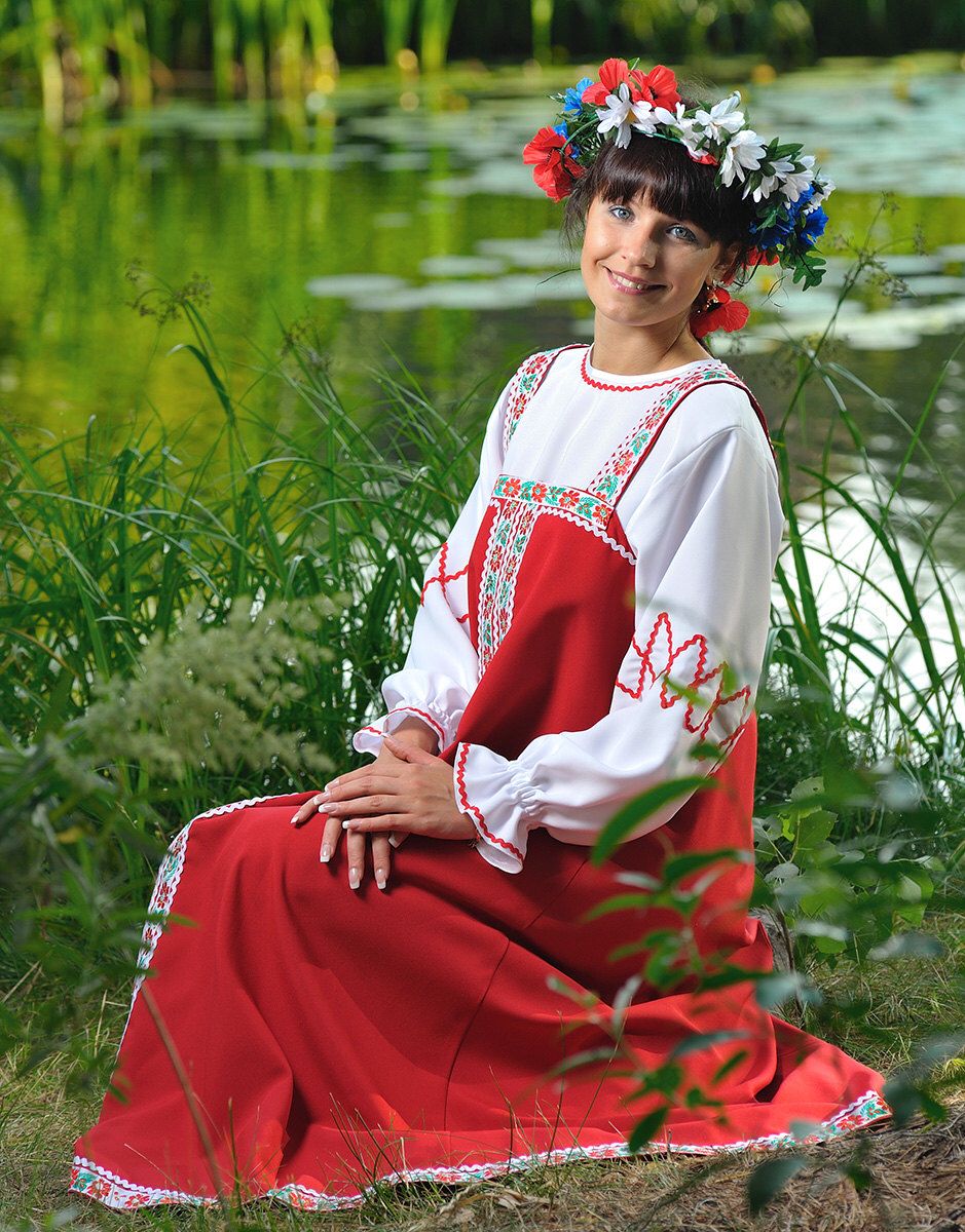 Beautiful girl Girls in Slavic costumes in Krasnoyarsk