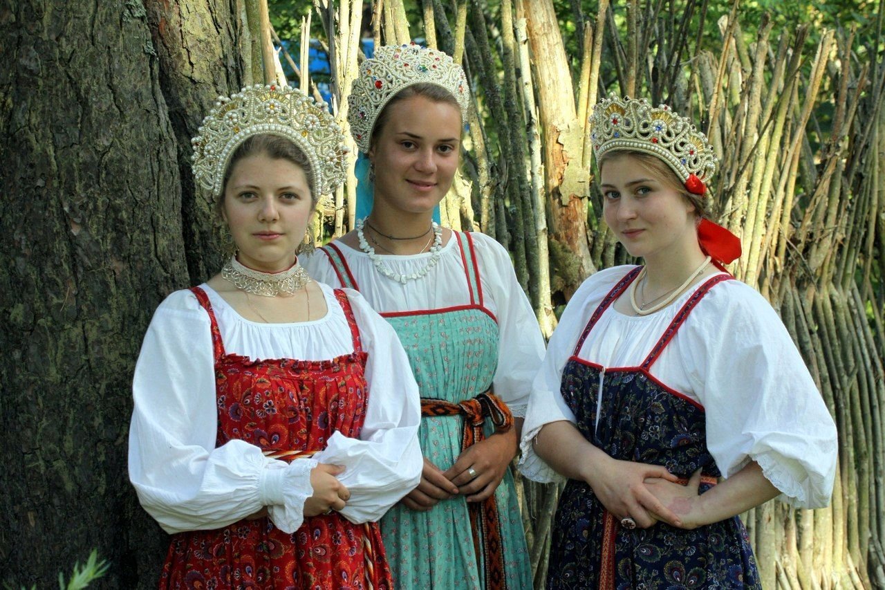 Sexy model Girls in Slavic costumes in Krasnoyarsk